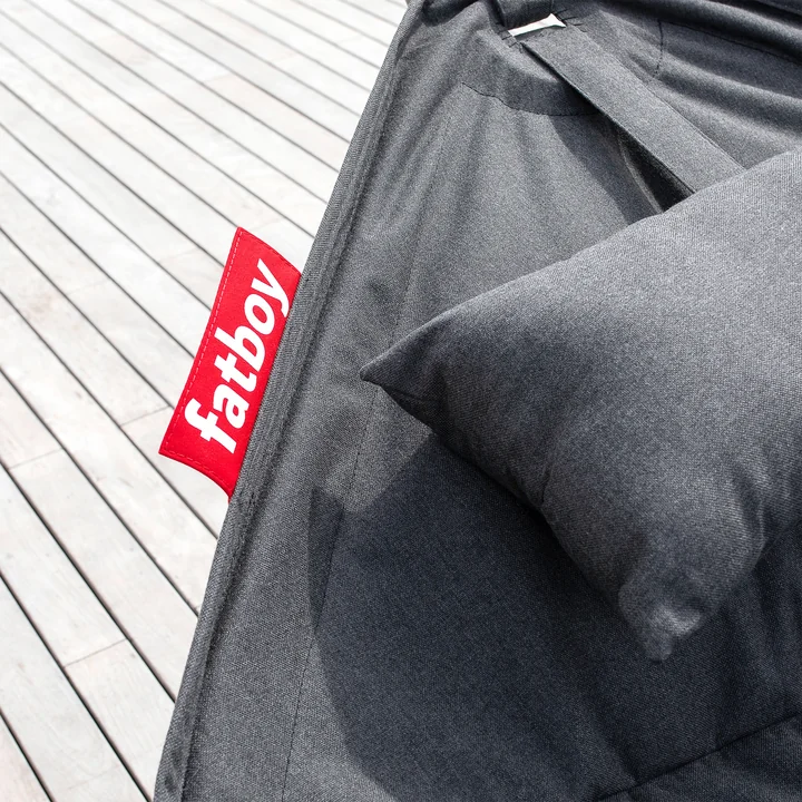 De Headdemock Superb Deluxe hangmat van Fatboy met grote logotab