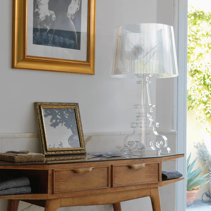 Transparante, elegante tafellamp voor elke kamer