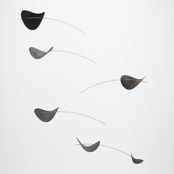 De elegante Drifting Clouds Mobiel in het zwart