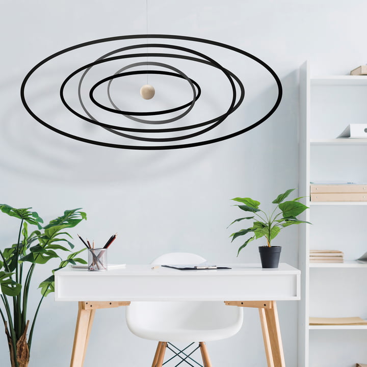 Minimalistische mobiel boven het bureau