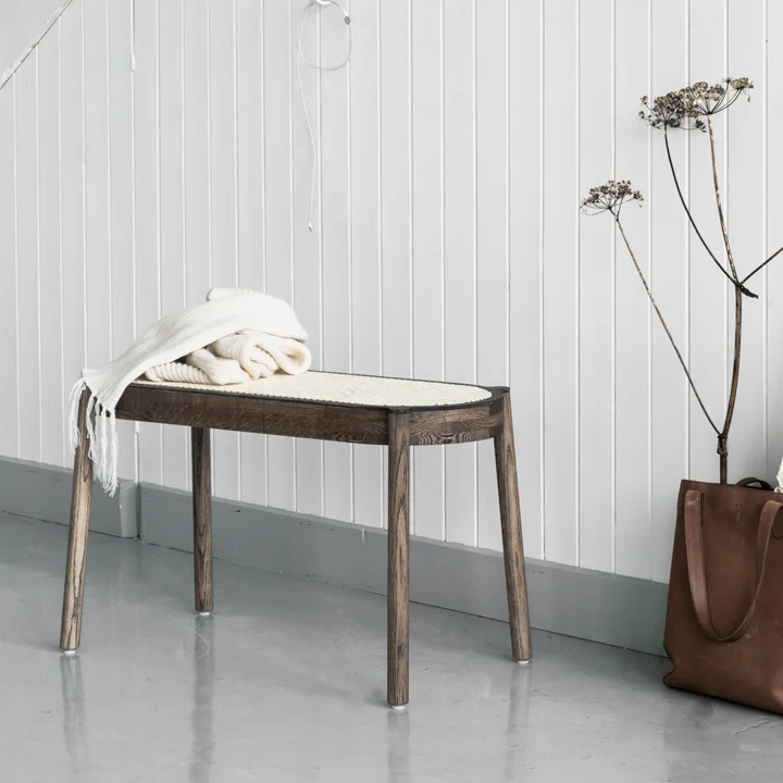 Slanke bank voor de gang