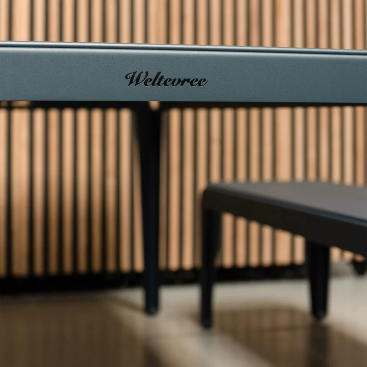 Weltevree De gebogen serie is voorzien van gestempelde logo's