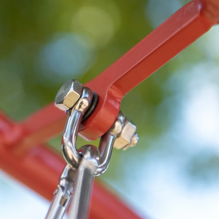 De Swing schommel van Weltevree heeft een draagvermogen van 100 kg.