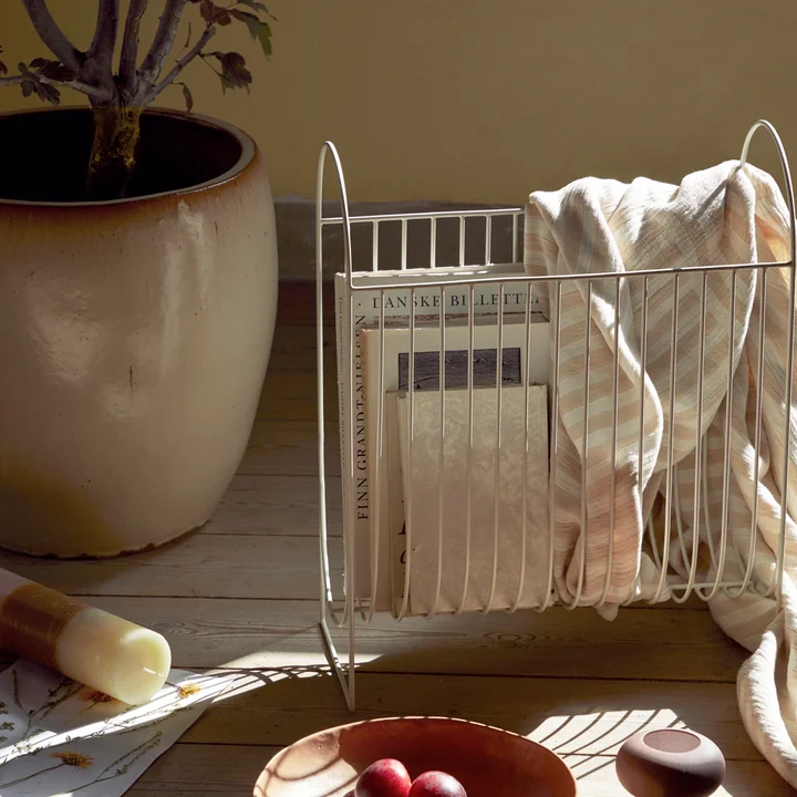 De tijdschriftenhouder Maggie van Broste Copenhagen is geschikt voor tijdschriften, boeken en decoraties.