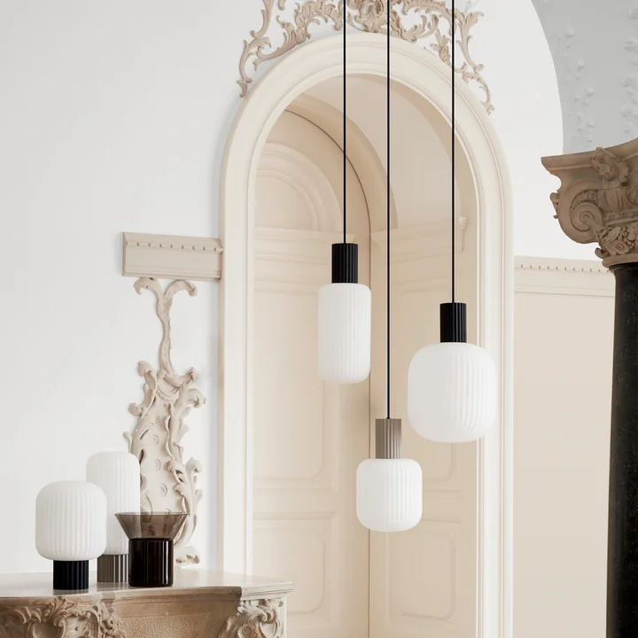 De Lolly pendelarmaturen van Broste Copenhagen in de klassiek edele hal