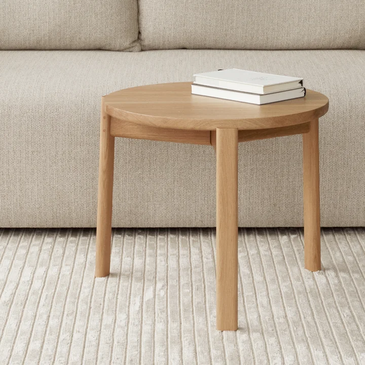 De Passage Lounge tafel van Audo brengt rust in de kamer.