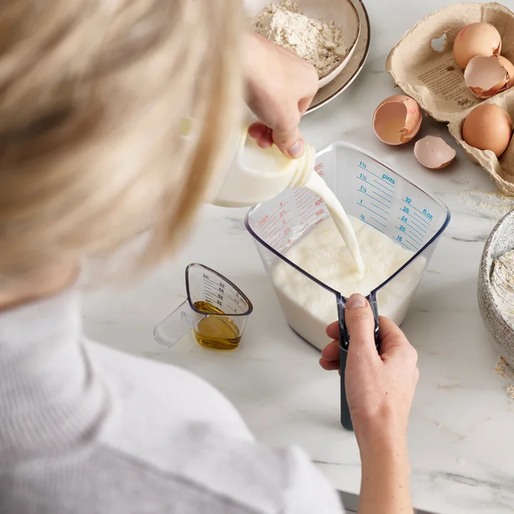 De vierkante Align maatbekers van Joseph Joseph