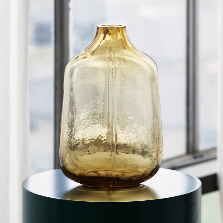 De Step vaas van Normann Copenhagen ziet er evenwichtig uit