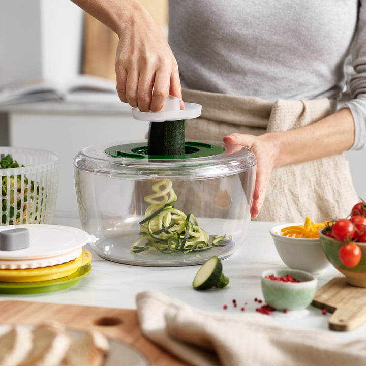 De vingerbescherming van de Multi-Prep saladebereidingsset van Joseph Joseph