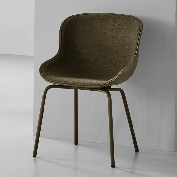 Het Hyg Chair voorkussen van Normann Copenhagen heeft uitnodigende contouren.