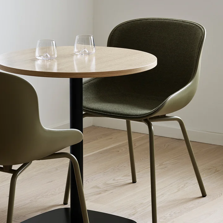 Het Hyg Chair voorkussen van Normann Copenhagen zorgt voor comfort bij langdurig zitten.