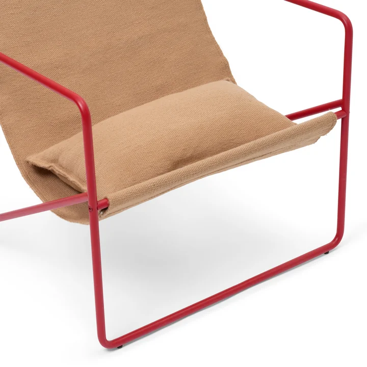 De Desert Lounge Chair van Ferm Living met woestijnkussen