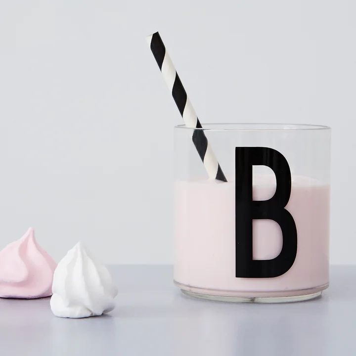 Het AJ Kids Personal drinkglas van Design Letters is het perfecte kindercadeau