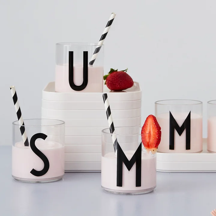 Het AJ Kids Personal drinkglas van Design Letters met de Arne Jacobsen typografie