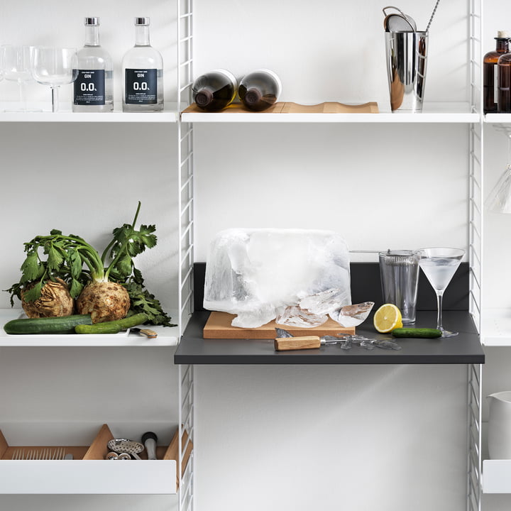 De Pocket Shelf van String in de keuken