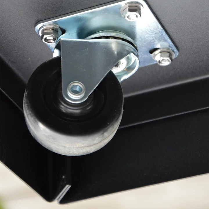 De wielen op de Planter plantenbak van Jan Kurtz