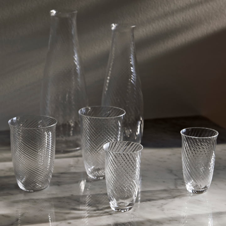 Het Collect drinkglas en karaf van & Tradition met strudelpatroon