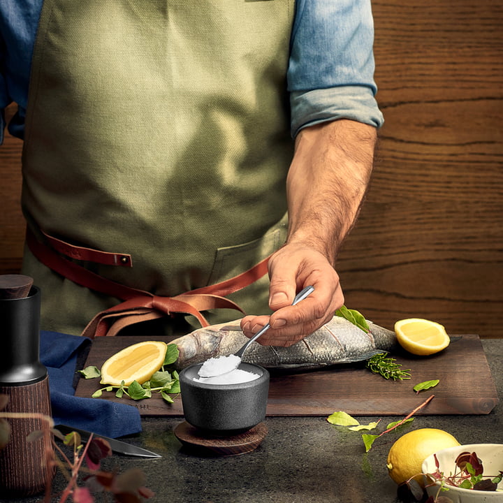 Het RÅ zoutvaatje van Rosendahl zorgt voor een stijlvolle look in de keuken