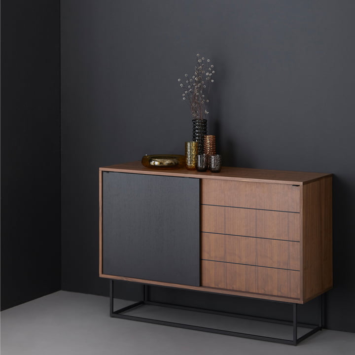 Virka Sideboard van Woud in walnoot en zwart