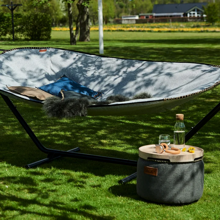 De RETRO it Cobana Drum Outdoor Pouf van SACK it als bijzettafel