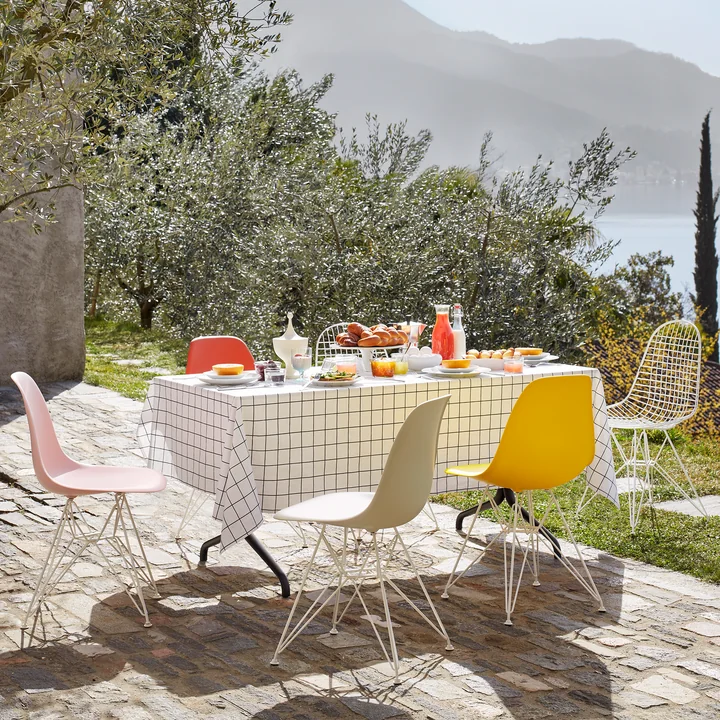 Eames Plastic Bijzetstoel DSR by Vitra