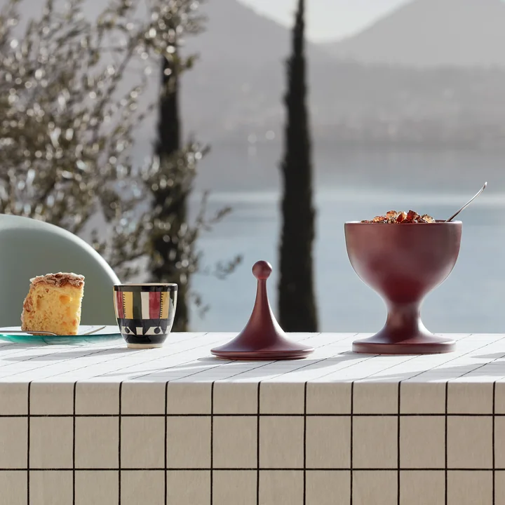 Ceramic Containers van Vitra in dark aubergine