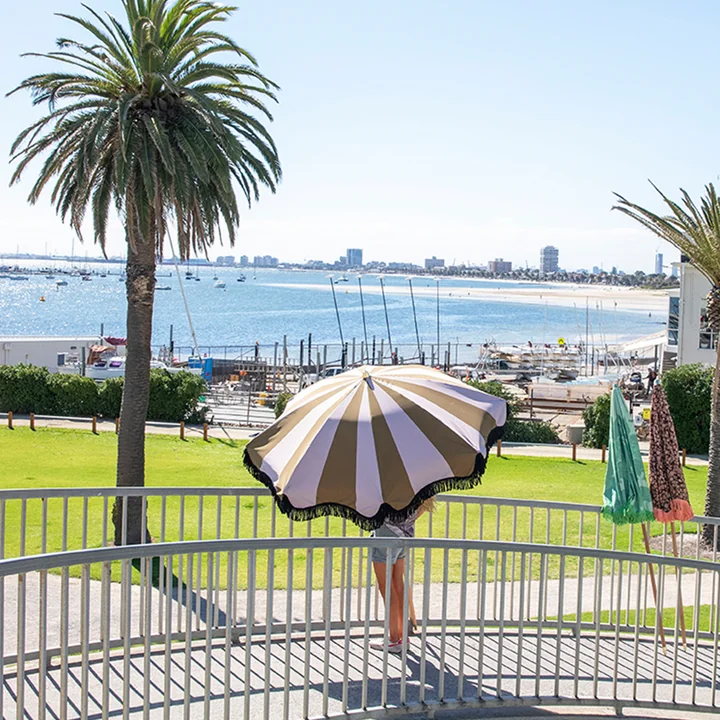 De parasol van HKliving op het strand