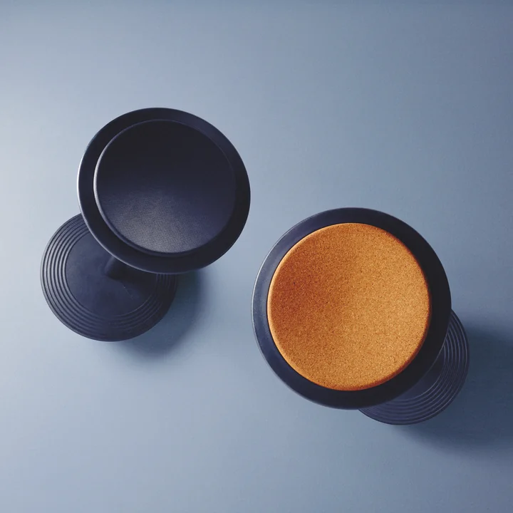 De Stitz kruk van Wilkhahn in verschillende kleuren en materialen