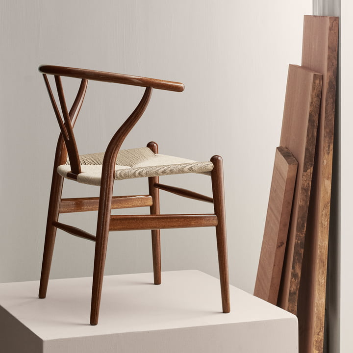 FSC-gecertificeerd mahoniehout voor de gelimiteerde CH24 Wishbone Chair van Carl Hansen