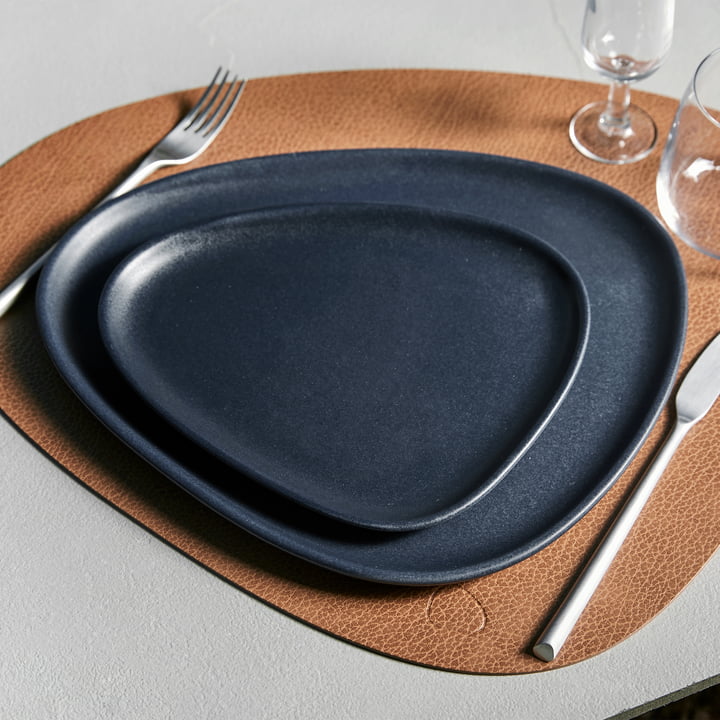 Curve Stoneware Platen van LindDNA in navy blue