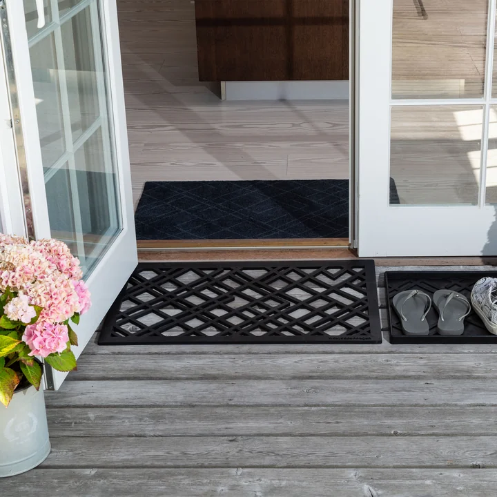 Rubber deurmat van tica copenhagen in lines / zwart