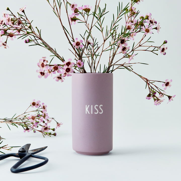 AJ Favourite Porseleinen vaas van Design Letters , Kiss / lavendel