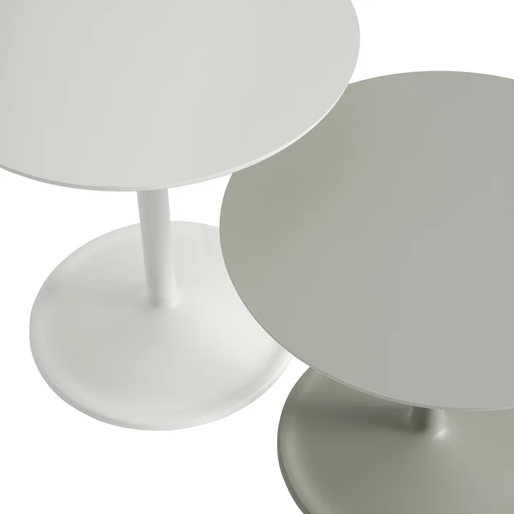 Soft Bijzettafel van Muuto in off-white en dusty green