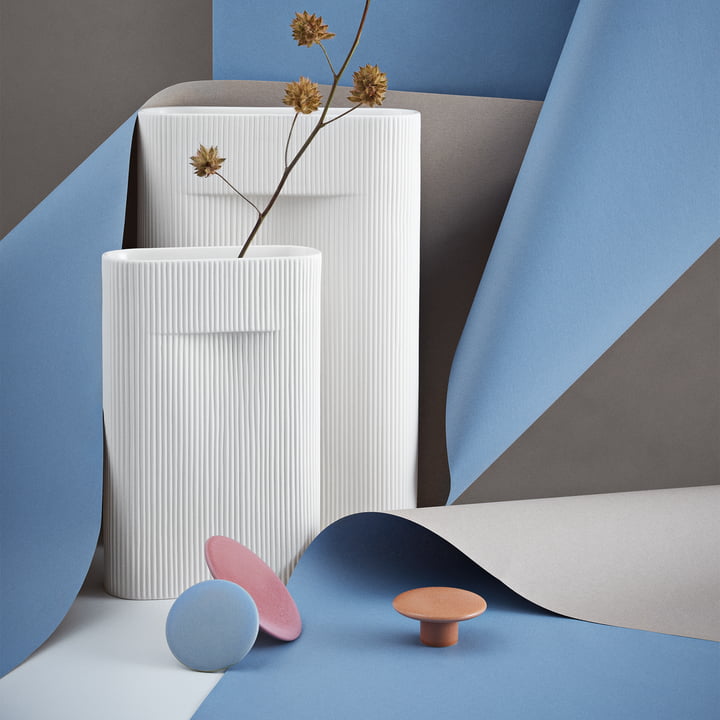 Ridge Vaas, gebroken wit en wandhaakje The Dots by Muuto