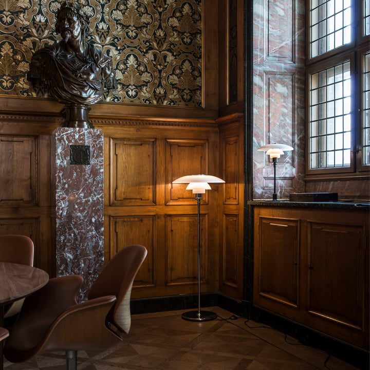 Designlamp met drie lampenkappen in een klassieke sfeer