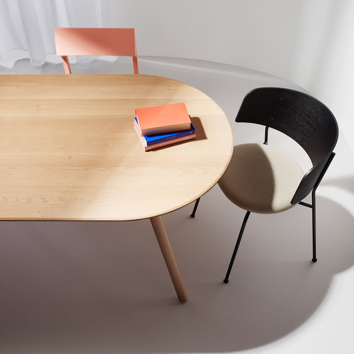 Slanke houten tafel voor maaltijden en conferenties