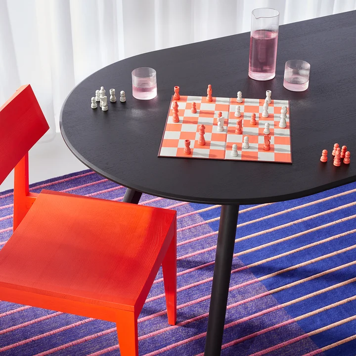 Massief houten tafel met afgeronde hoeken