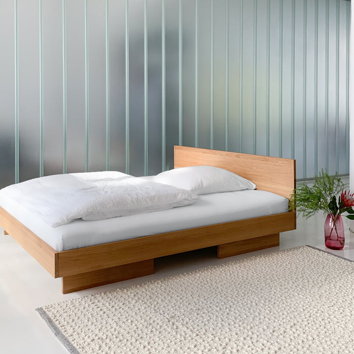 Gezellig massief houten bed