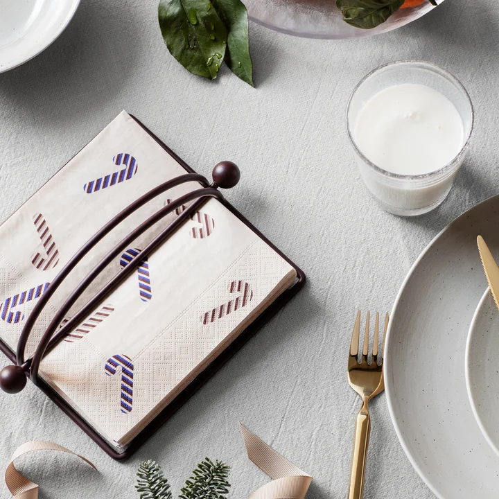 De Viet servethouder van Broste Copenhagen gemaakt van ballen en lijnen