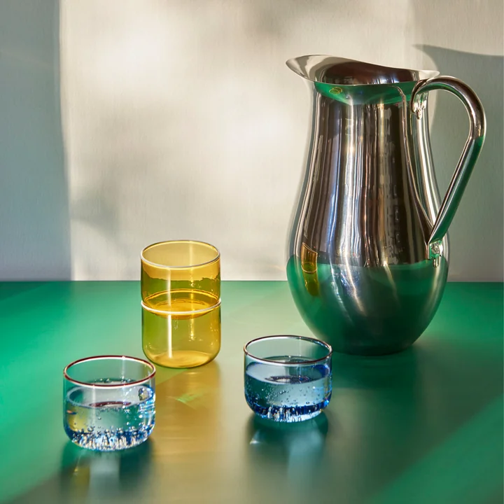 De Tint drinkglazen en de Indiase kan van HAY