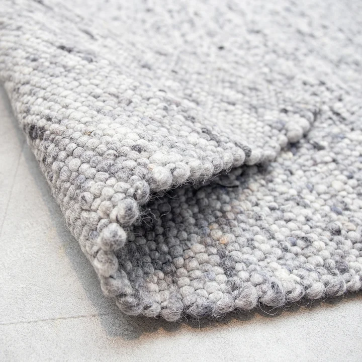 Vilten bolletjesdeken Pebble van Collection in gevlekt grijs