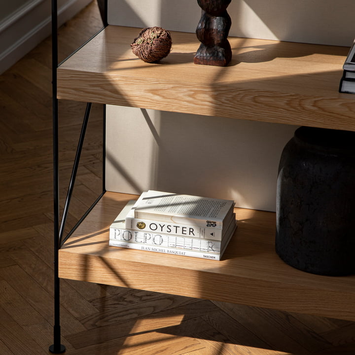 Het Zet opbergsysteem met boeken en deco