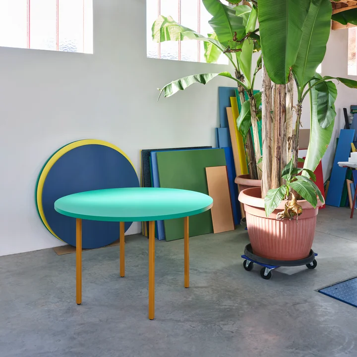 Two-Colour Eettafel van HAY in ronde uitvoering