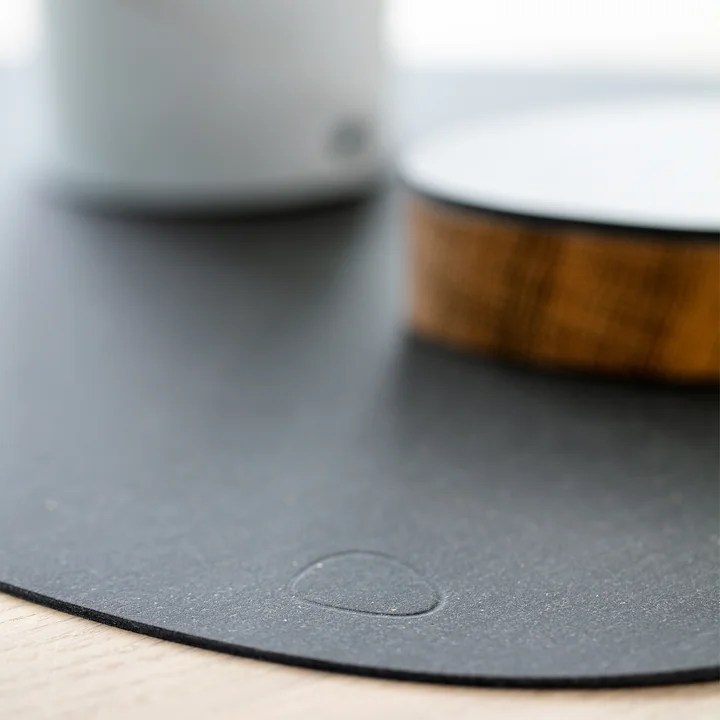 De gedekte tafel Curve S in Core antraciet