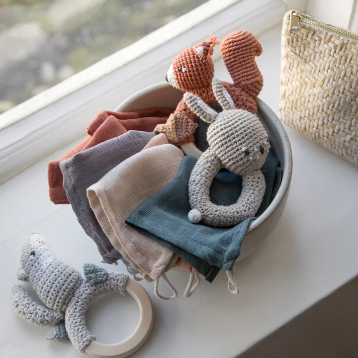 Gehaakte rammelaar van Sebra in verschillende variaties