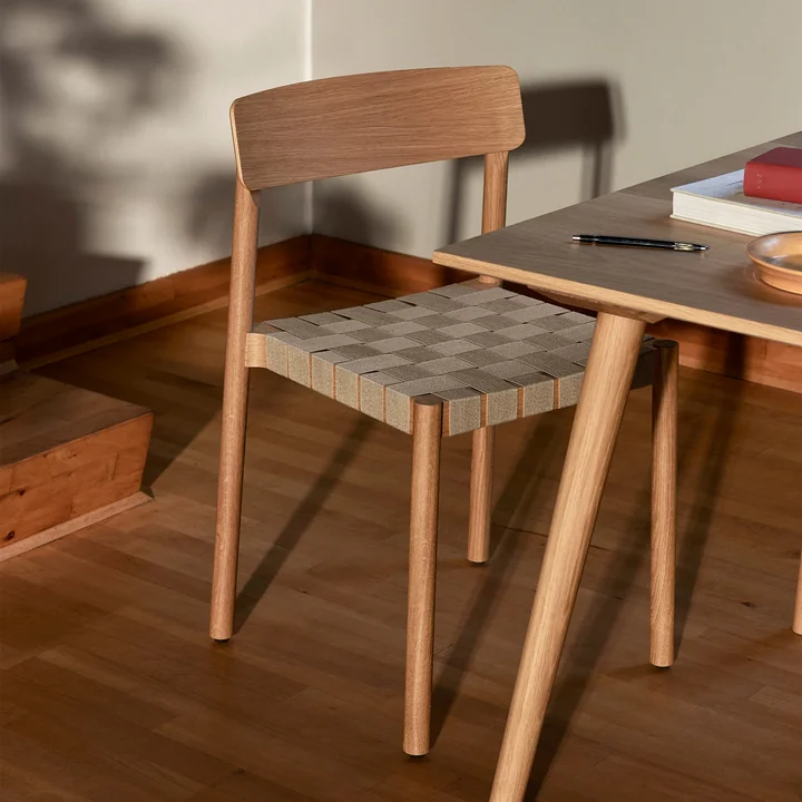 Tijdloze stoel met geweven zitting