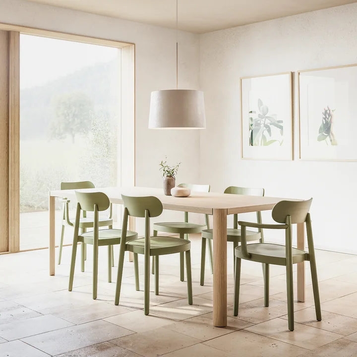 Tijdloze houten tafel in de eetkamer