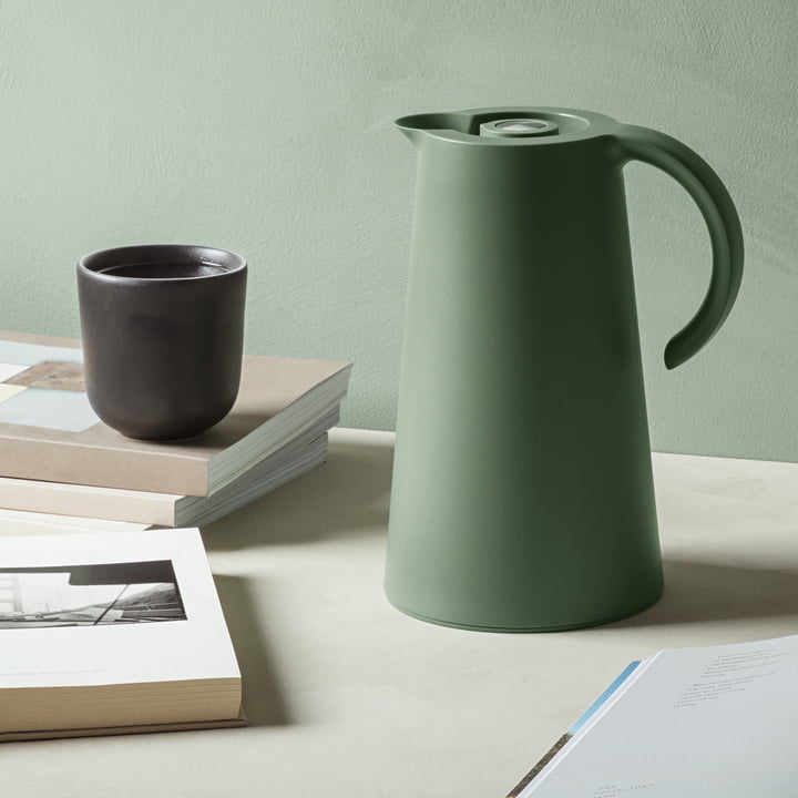 Rise Vacuum jug en Nordic Kitchen thermo mok 25 cl, zwart by Eva Solo