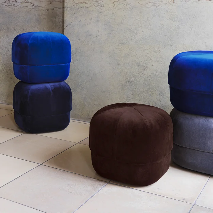 Circus Poef in koffievelours en electric blue velours van Normann Copenhagen