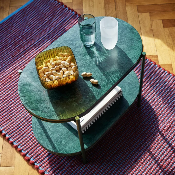 Marmeren bijzettafeltje in de woonkamer